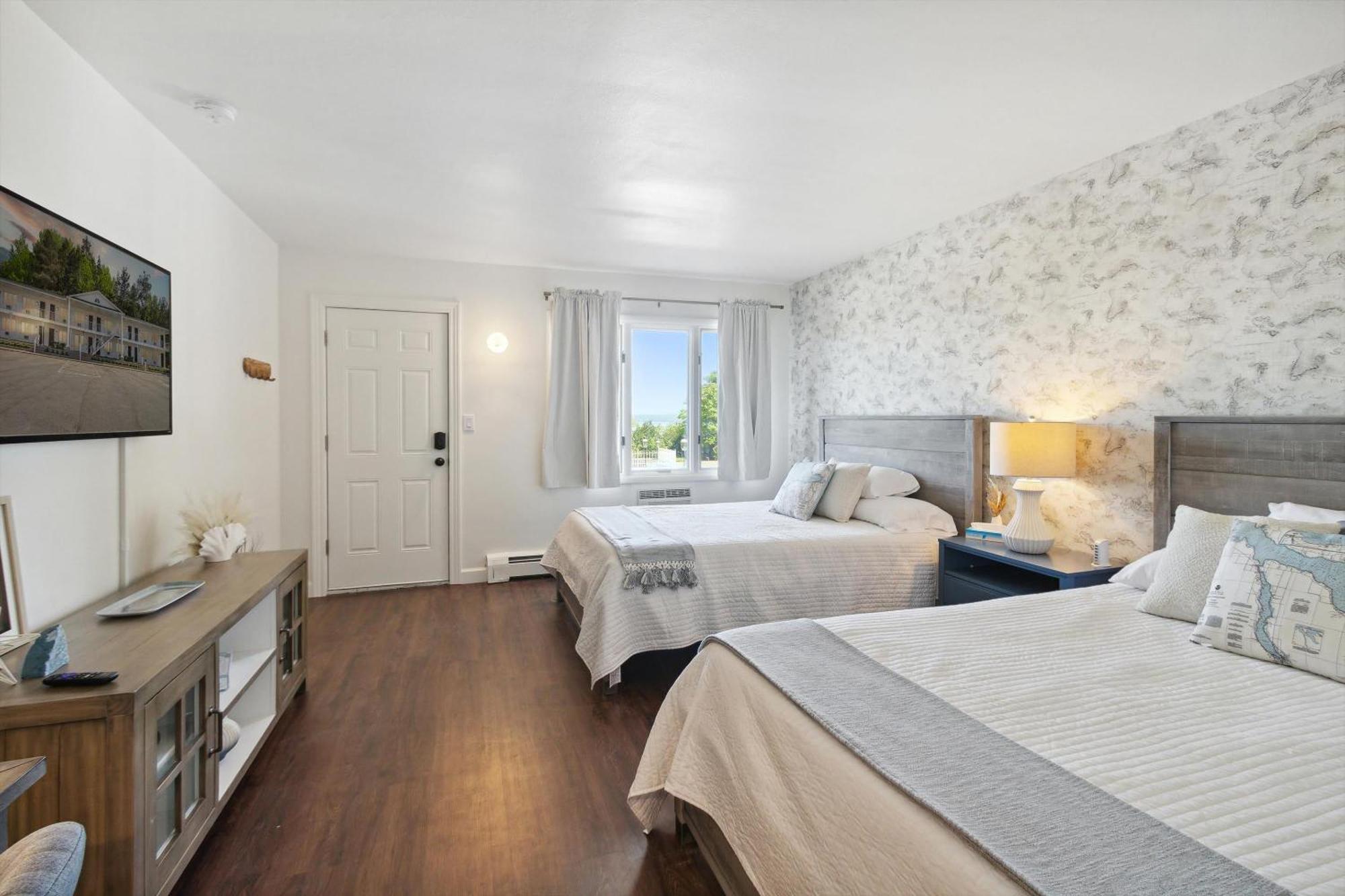 Self Check-In Lake Views Workspace 2 Queen Beds Villa Петоски Екстериор снимка