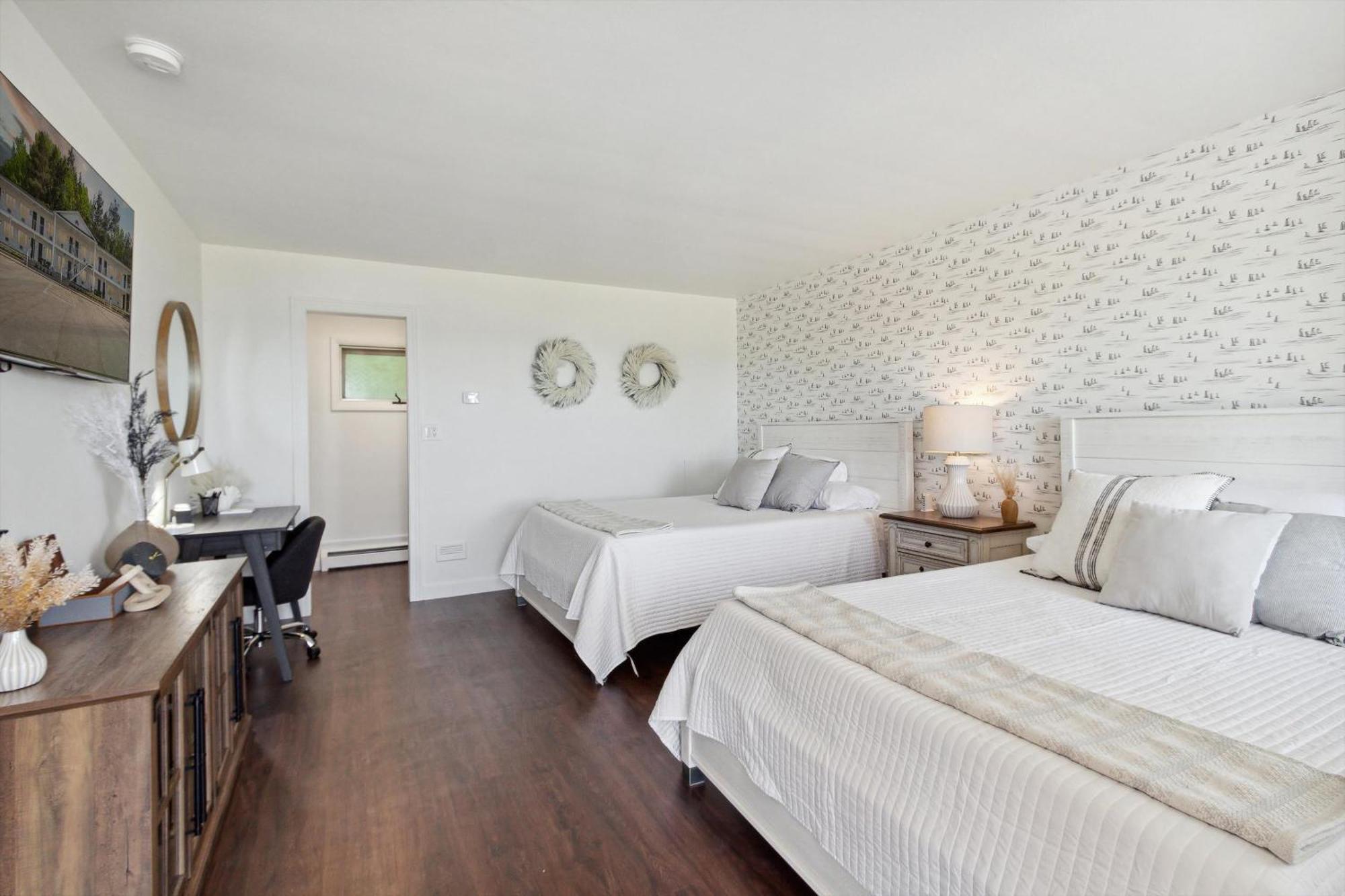 Self Check-In Lake Views Workspace 2 Queen Beds Villa Петоски Екстериор снимка